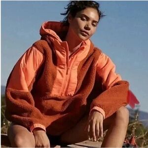 FP Movement by Free People
Women's Lead The Pack
Fleece Pullover Size Small NWT